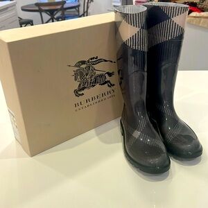 Burberry rain boot